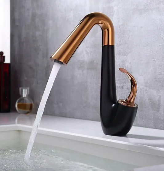 Silhouette Smooth Curved Basin Faucet